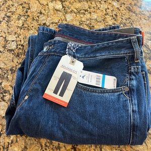 Mens NWT Tommy Bahama Caymen Island relaxed indigo wash jean. 36x32